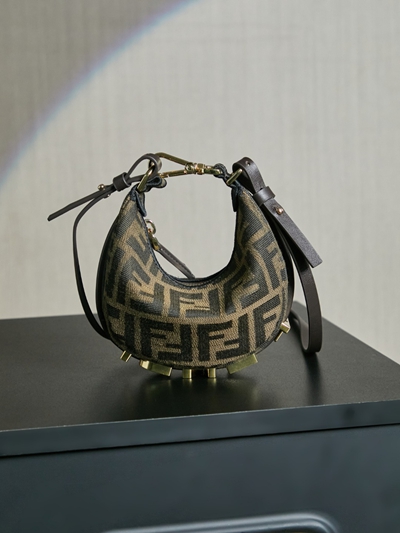 フェンディバッグ正面デザイン